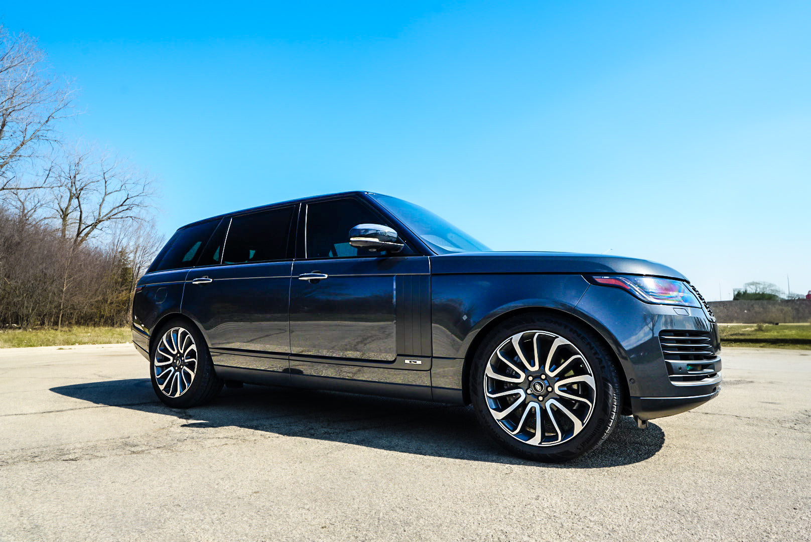 Range Rover Autobiography black exterior – luxury SUV rental in Chicago