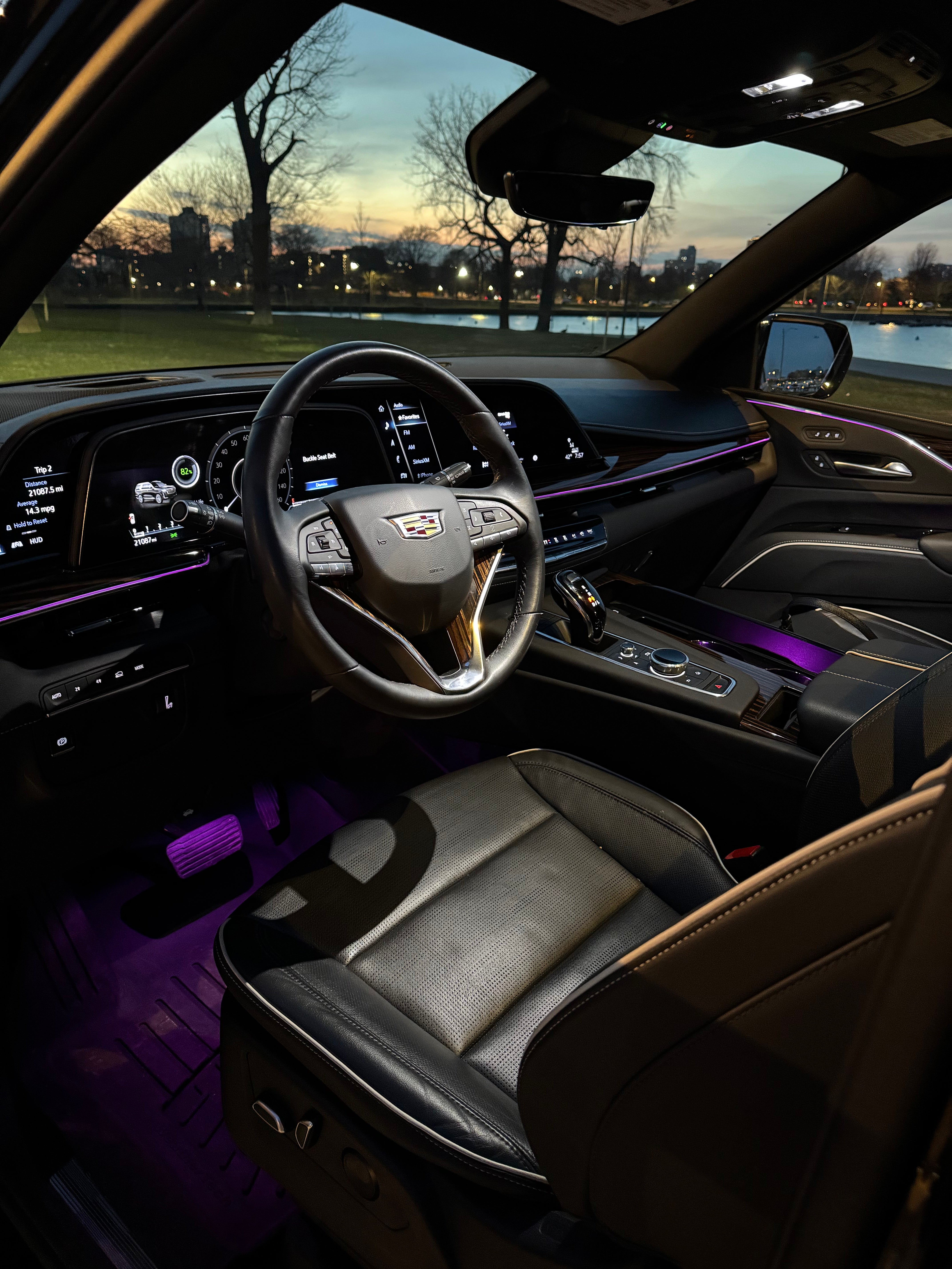 Cadillac Escalade dashboard – premium tech features