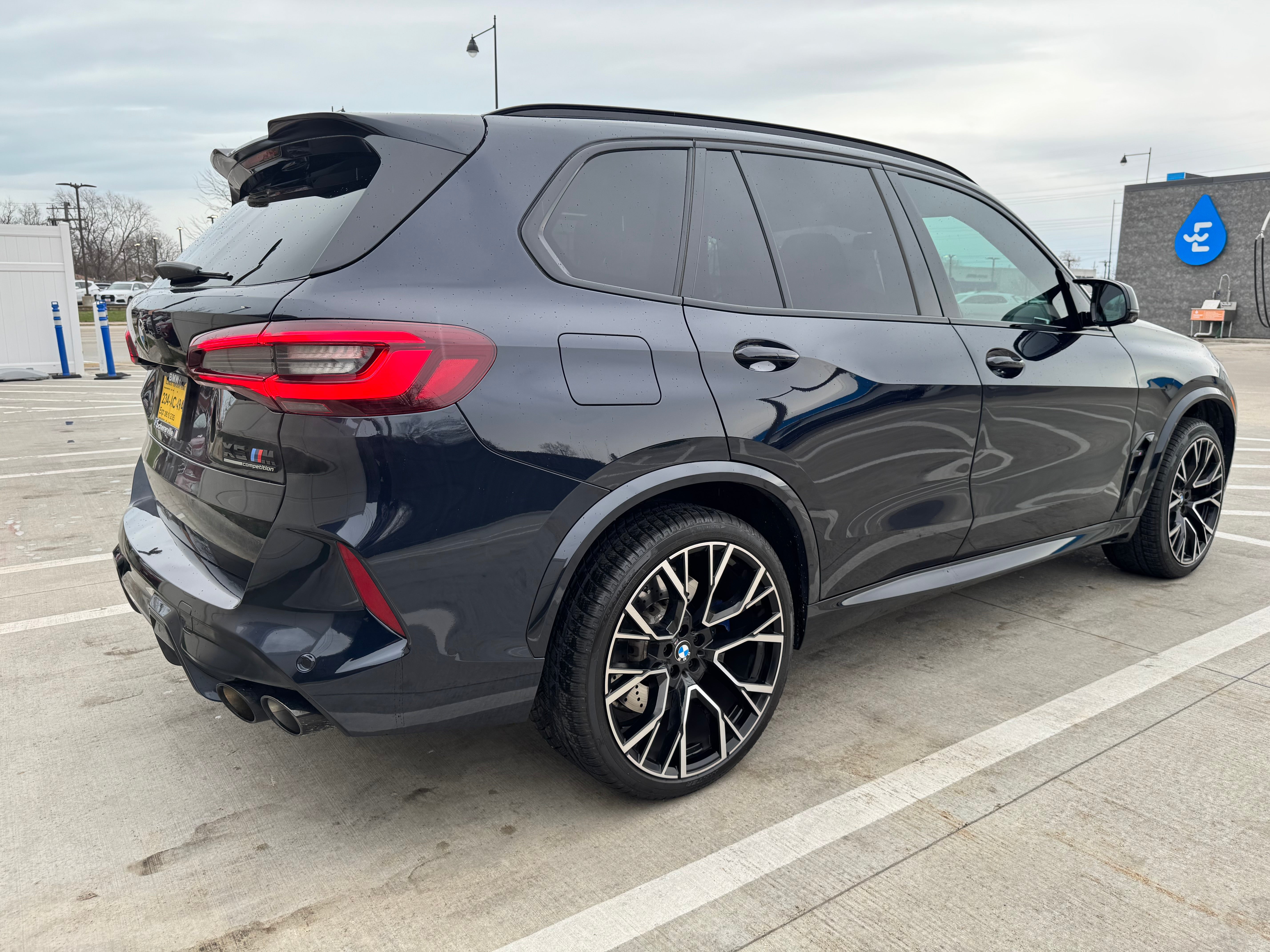 BMW X5 M Competition rear view – sport SUV with 22-inch M wheels